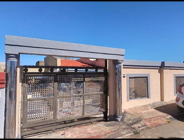 3 BEDROOM HOUSE FOR SALE IN THULANI